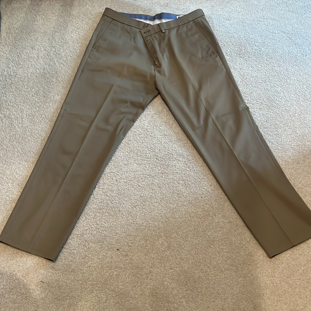 5 pairs Men’s Haggar Straight Fir Iron Free Premium Khaki. Tan, Grey, and Black. - Picture 5 of 8